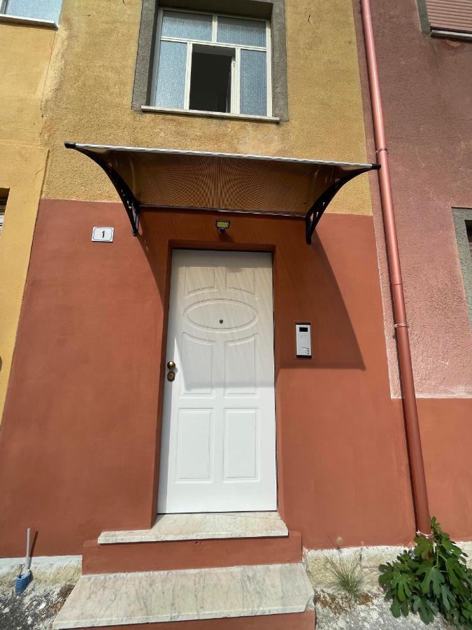 Appartamento Elegante Карбония Екстериор снимка